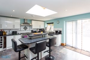 Kitchen/Breakfast Room- click for photo gallery